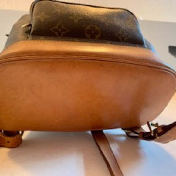 LOUIS VUITTON Montsouris Monogram pm Backpack - Picture 2 of 8